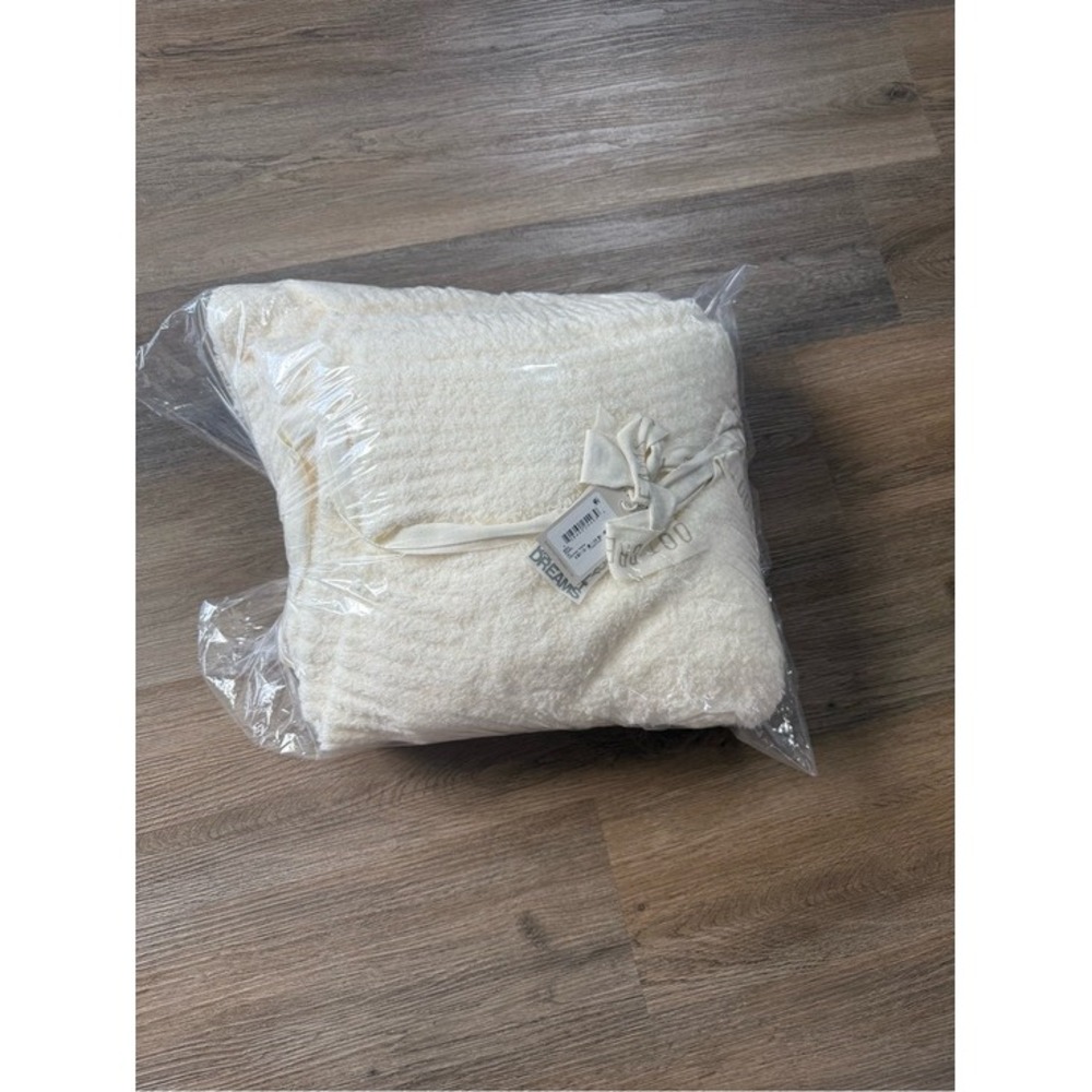 Barefoot Dreams Cozychic Throw in Cream Pearl Color